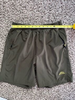 Outdoor Sport Mens Olive Green Athletic Hiking Shorts Zipper Pockets Size 34